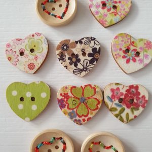 Houten knopen 10 stuks harten