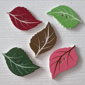 Houten knopen blaadjes 5 stuks