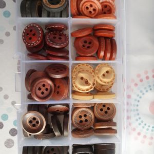 Doosje bruine knopen