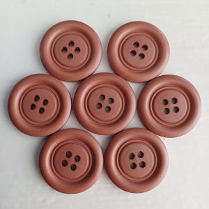 Bruine knopen 7 stuks