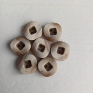 Bruine, crème knopen 7 stuks