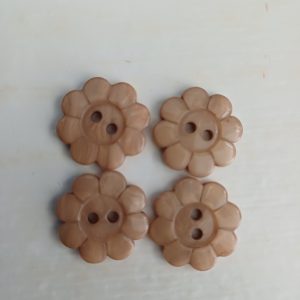 Bruine knopen 4 stuks bloemen