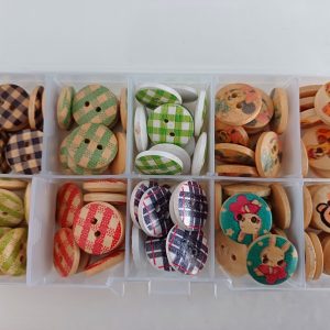 Doosje houten knopen