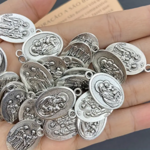 Heilige, Maria zilverkleurige bedels 12 stuks