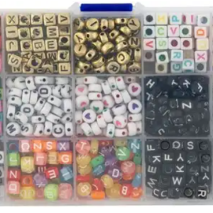 Grafic letter kralen in opbergbox