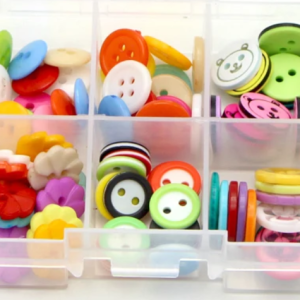 Doosje gekleurde knopen